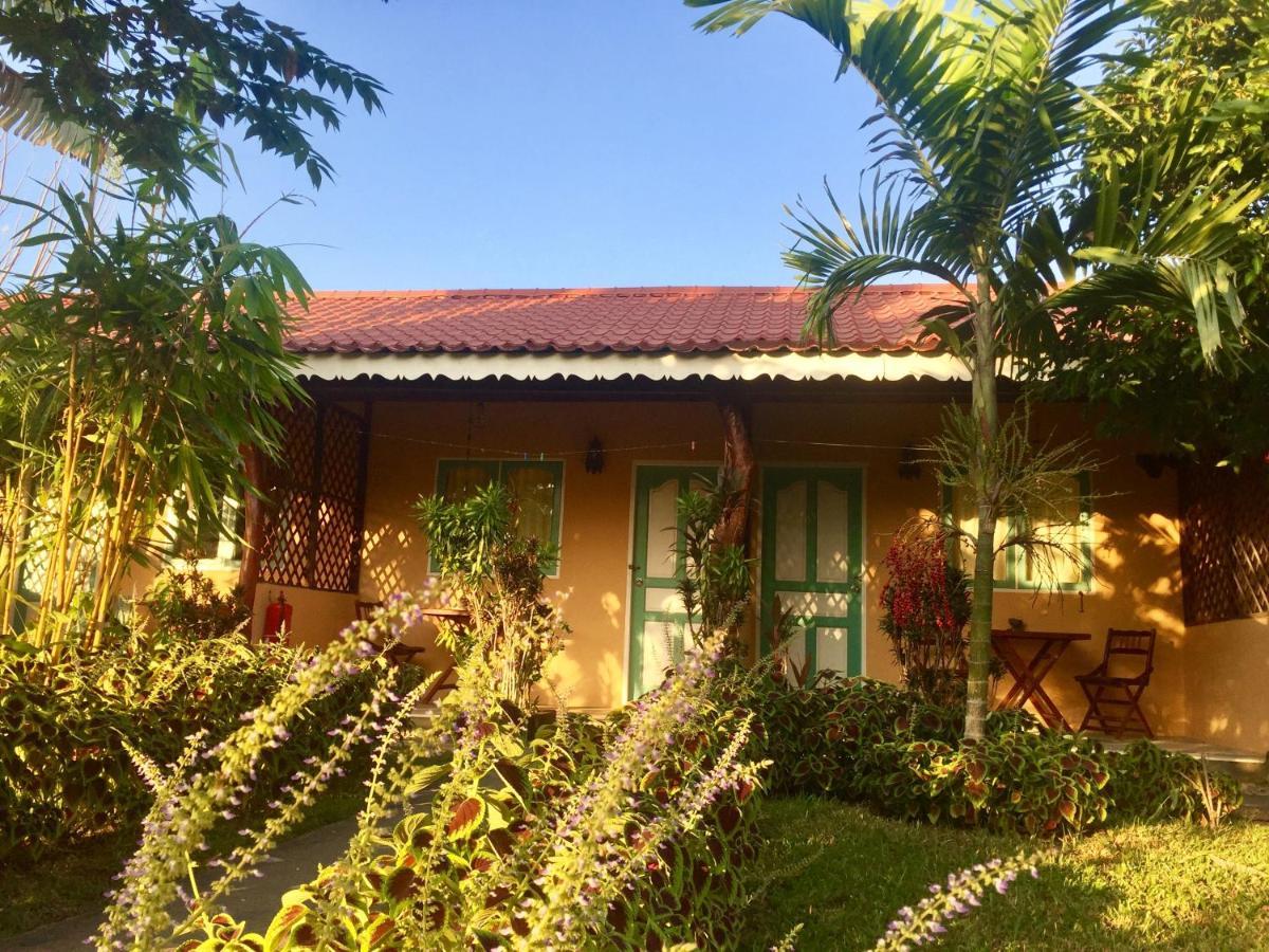 Soluna Guest House Pantai Cenang  Kültér fotó
